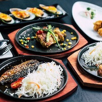 Dutzende von Bars, Restaurants, Geschäften und ein Nachtclub sind von Ihrem Surf Haus in Seignosse Le Penon, Frankreich, zu Fuß erreichbar.